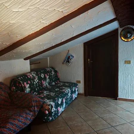 Santa Teresa Mansarda Parking Centro Holiday home *