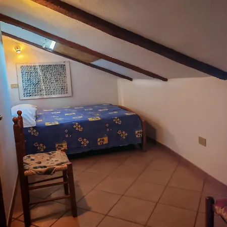 Santa Teresa Mansarda Parking Centro Holiday home *