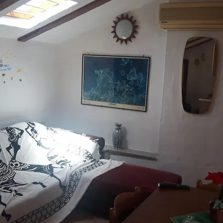 Santa Teresa Mansarda Parking Centro Holiday home